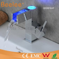 Nouveau robinet de bassin de salle de bains de cascade de la Chine LED d&#39;arc de conception basse